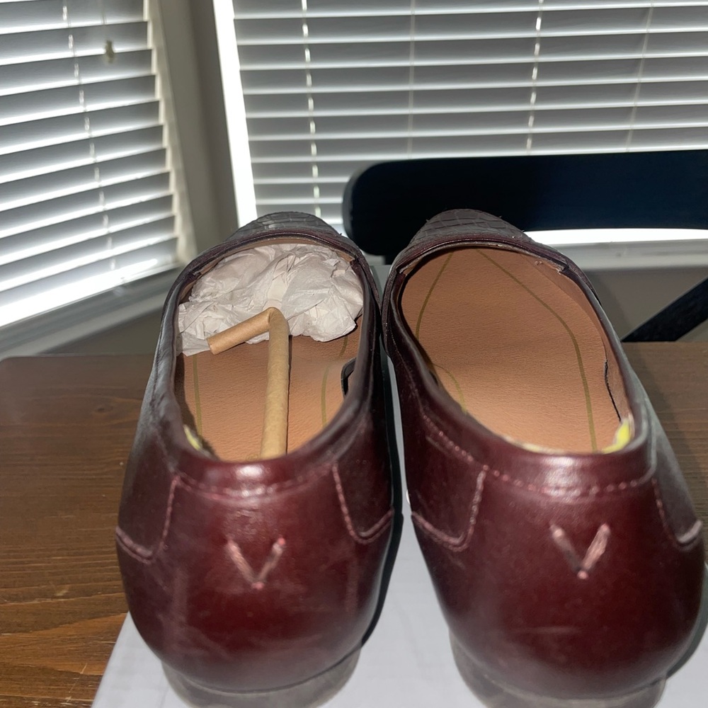 Vionic Savannah Croc Embossed Leather Pointed Toe Flats In Wine Women’s Size 7.5 - Picture 2 of 8
